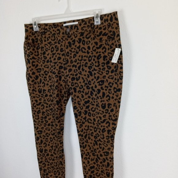 Amazon Essentials Women's NWT Skinny Jeans Size18 Animal Print Mid Rise Stretch - Picture 2 of 12